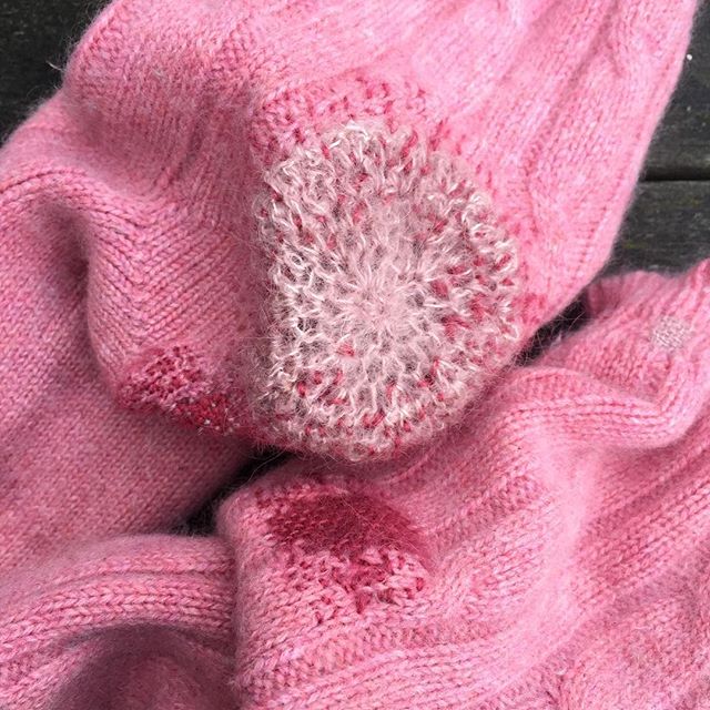 Darned Laura's Cashmere socks using @cowgirrlblues silk mix mohair yarn which is really soft as well as strong . Holes were very large, so I made crochet circle patches and stitched together. #darning #repair #cashmere #visibledarning #visiblemending #cashmeresocks #mohair #pink  #mendandmove #ダーニング #装飾ダーニング #リペア #繕い #カシミア #靴下の穴 
